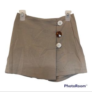 L Love Khaki Skort With Zipper Back- Women’s Size Small- New With Tags